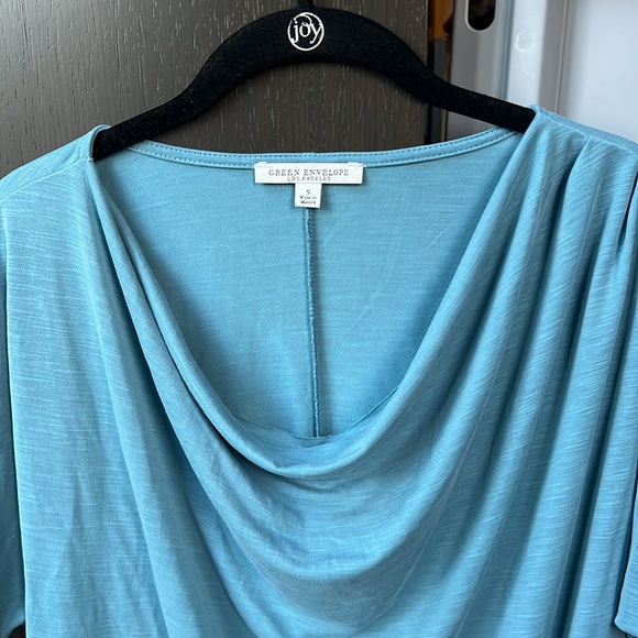 Green Envelope Los Angeles (Tjmaxx) women’s scoop neck shirt - Picture 2 of 3